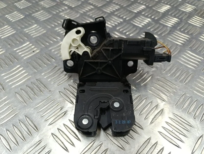 Замок багажника Audi A3 2007 8P4827505C 8P BZB