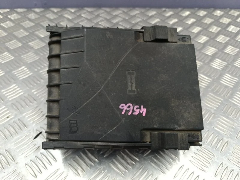 Блок предохранителей Audi A3 2007 1K0937125A 8P BZB