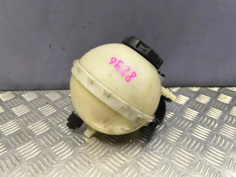 Бачок расширительный BMW 3 2012 17137642158 F30 N20B20B