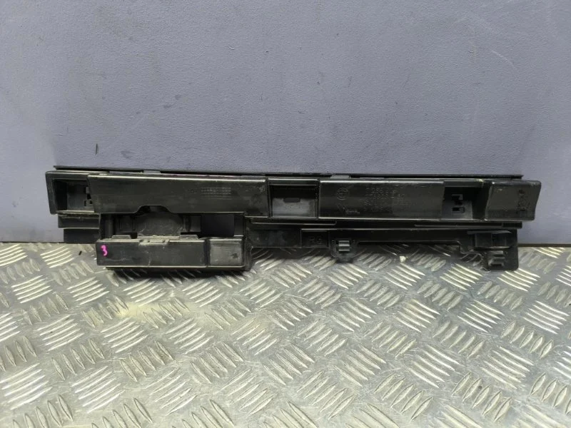 Кронштейн порога BMW 3 2012 51777256918 F30 N20B20B, правый