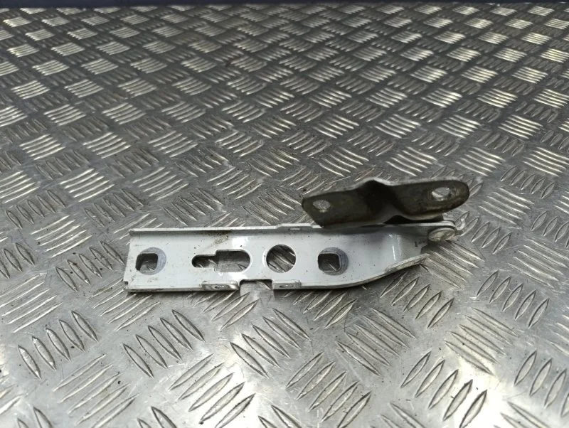 Петля капота Audi Q3 2014 8U0823301 8UB CCZ, левая