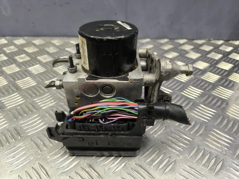 Блок ABS Mercedes-Benz C-class 2012 A1724312712 W204 271.820