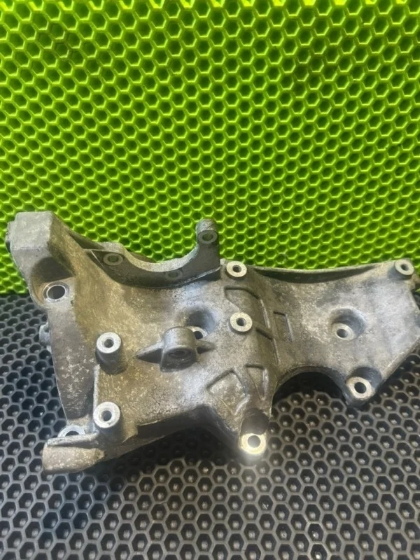 Кронштейн генератора Audi A4 2004 B6