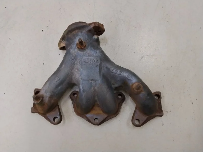 Коллектор выпускной Renault Logan 1