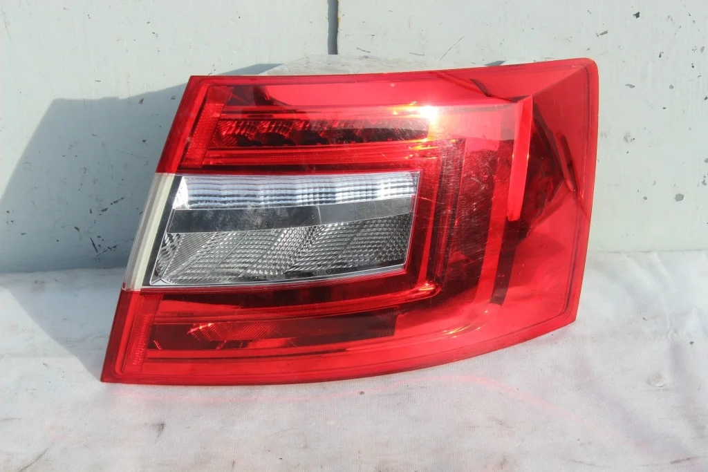 Фонарь правый LED Skoda Octavia А7 2017-