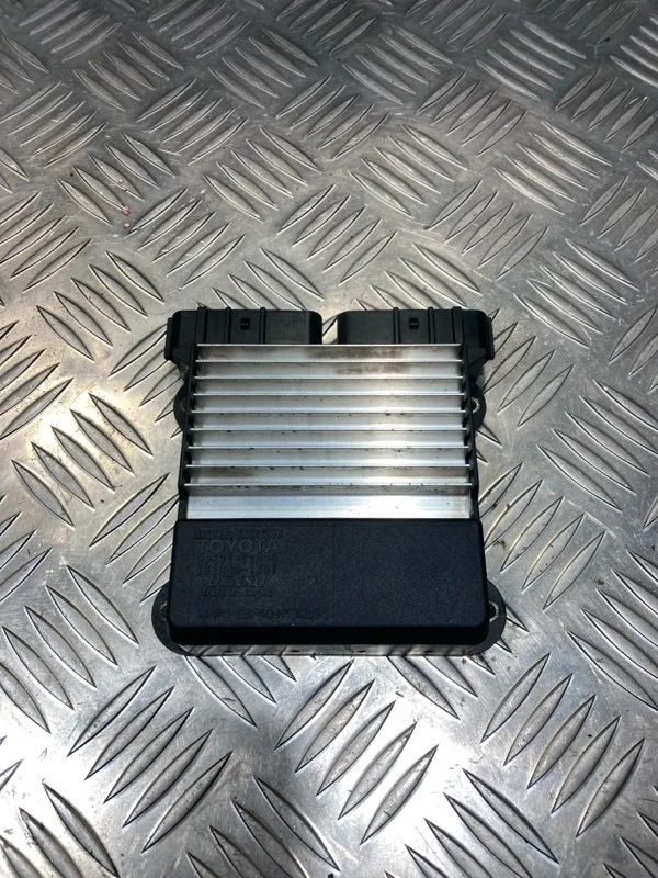Блок управления TOYOTA Land Cruiser 2015 8987171010 URJ200 1VD-FTV 4.5