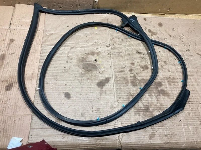 Уплотнитель двери передней правой TOYOTA Land Cruiser 2010 6786160150 URJ200 1VD-FTV 4.5, передний правый