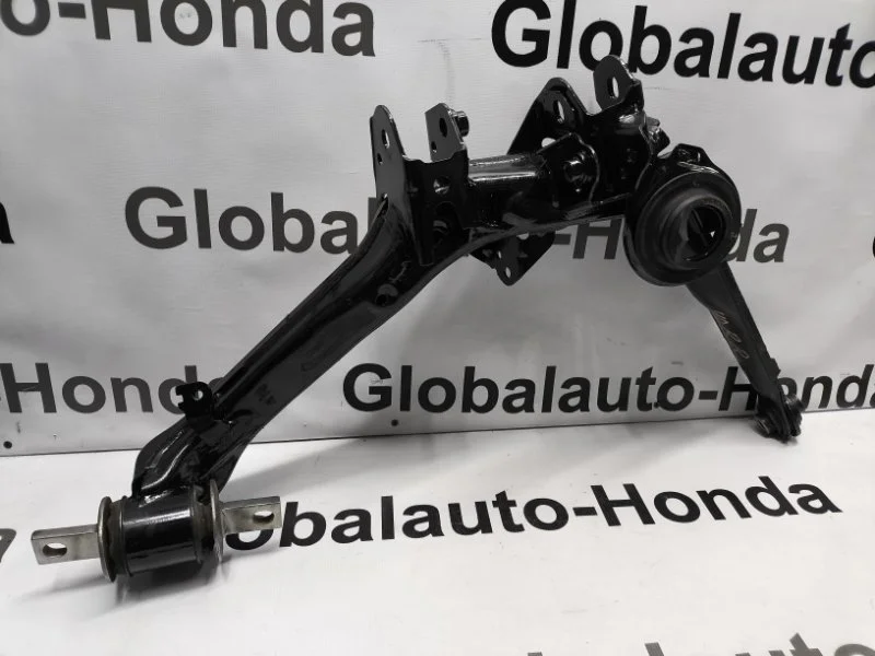 Рычаг задний правый Honda Civic 4D FD R18A1