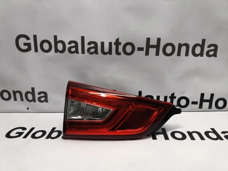 Фонарь в крышку багажника задний левый Nissan