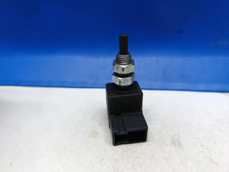 Датчик тормоза Hyundai Solaris 2012 938103K000 RB 1.6 G4FC