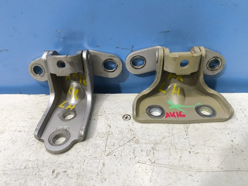 петли двери Kia Cerato 3 YD 2016-2018  01.03.2018