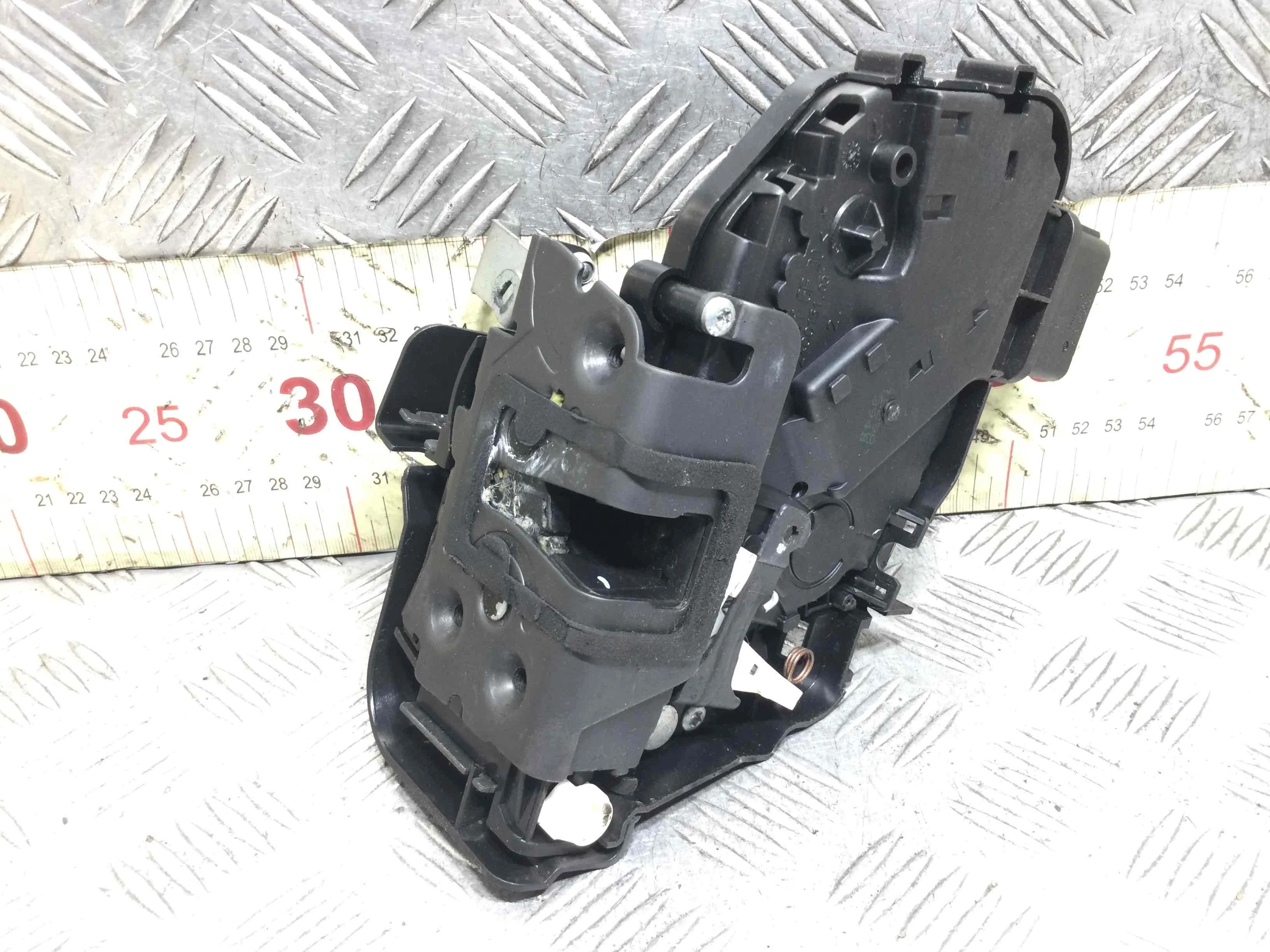 Замок двери задней правой Ford Focus 2 поколение [рестайлинг] (2008-2011) бензин 1.6 i Механика 5-дв, х/б