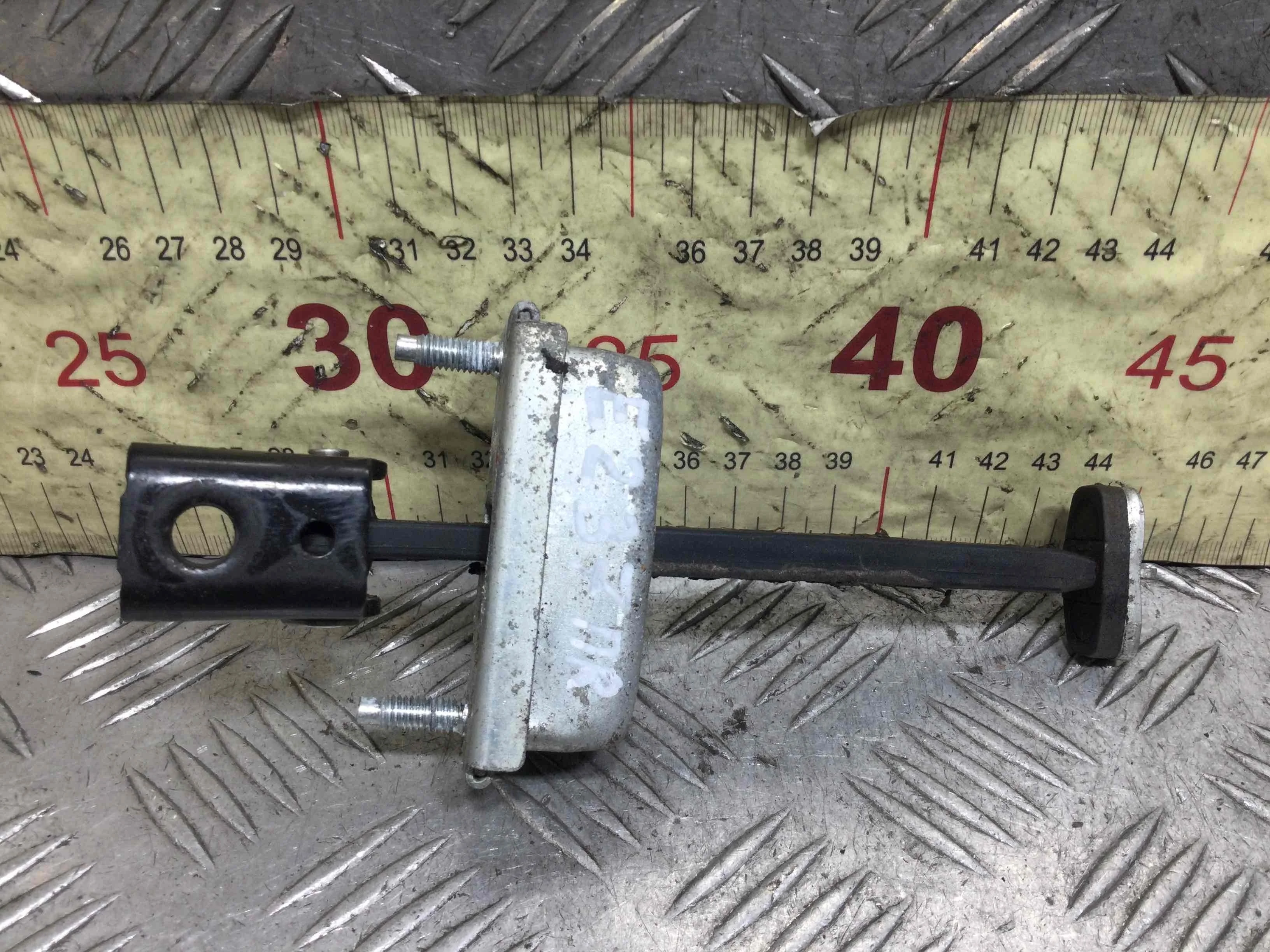 Ограничитель открывания двери передней Ford Focus 2 поколение [рестайлинг] (2008-2011) бензин 1.6 i Механика 5-дв, х/б