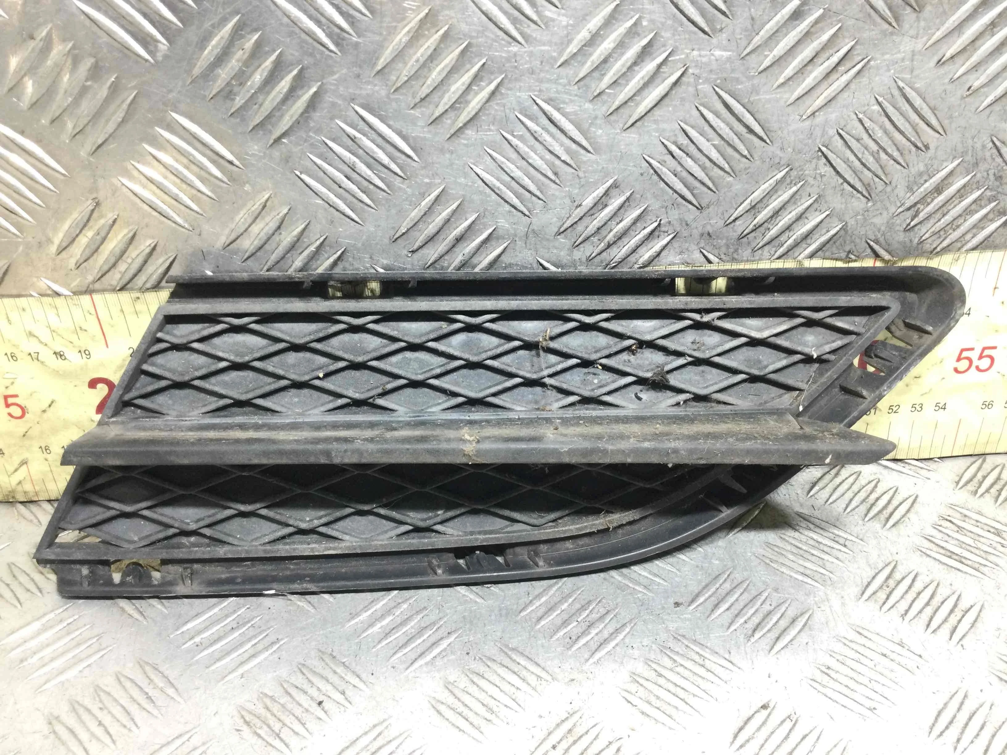 Заглушка (решетка) в бампер передний BMW 3-Series 3-Series E90/E91/E92/E93 2005 - 2010 бензин 2.0 i Автомат Седан