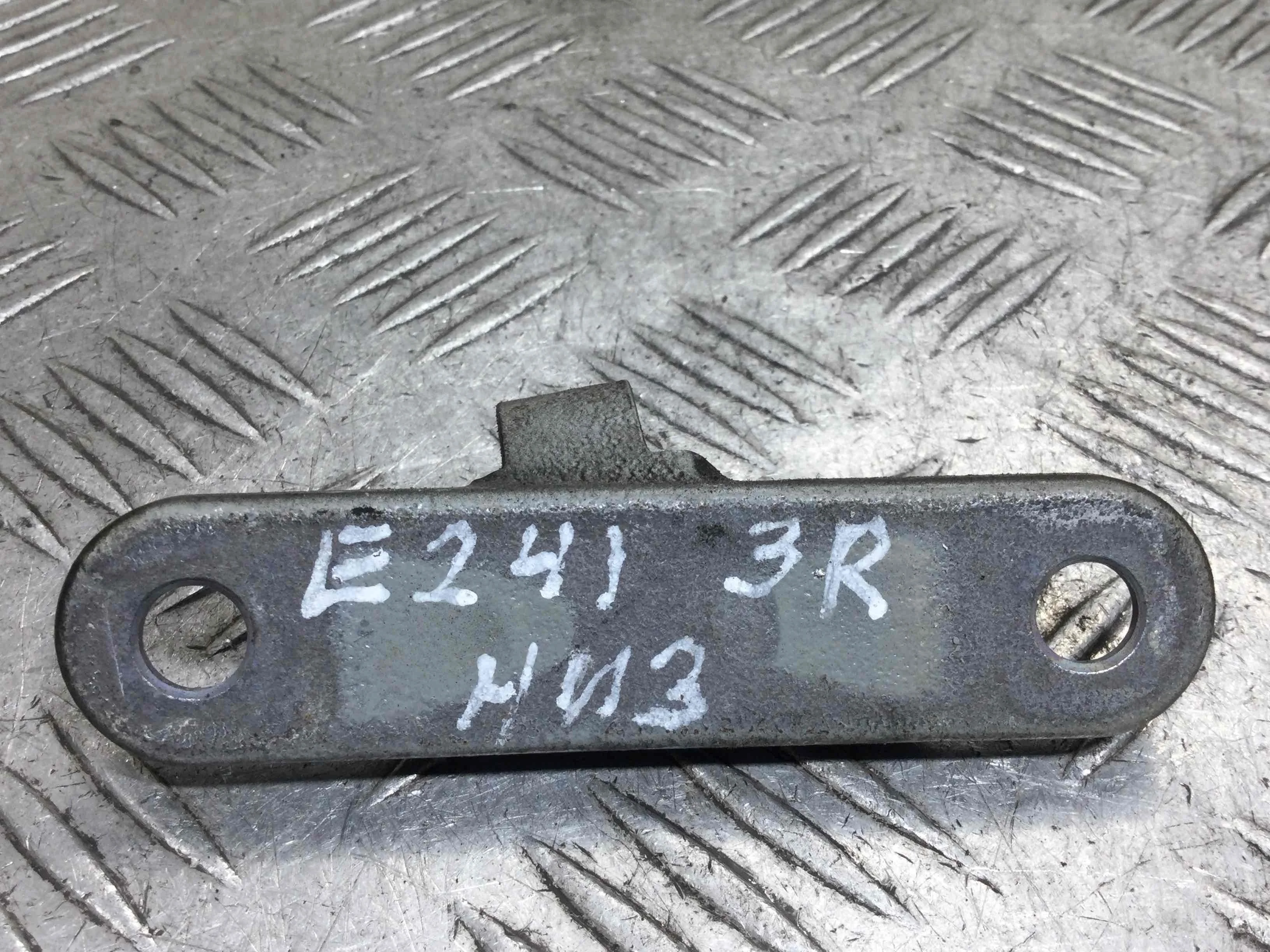 Петля двери задней правой BMW 5-Series F10/F11/GT F07 (2009-2013) бензин 2.0 i Автомат Универсал