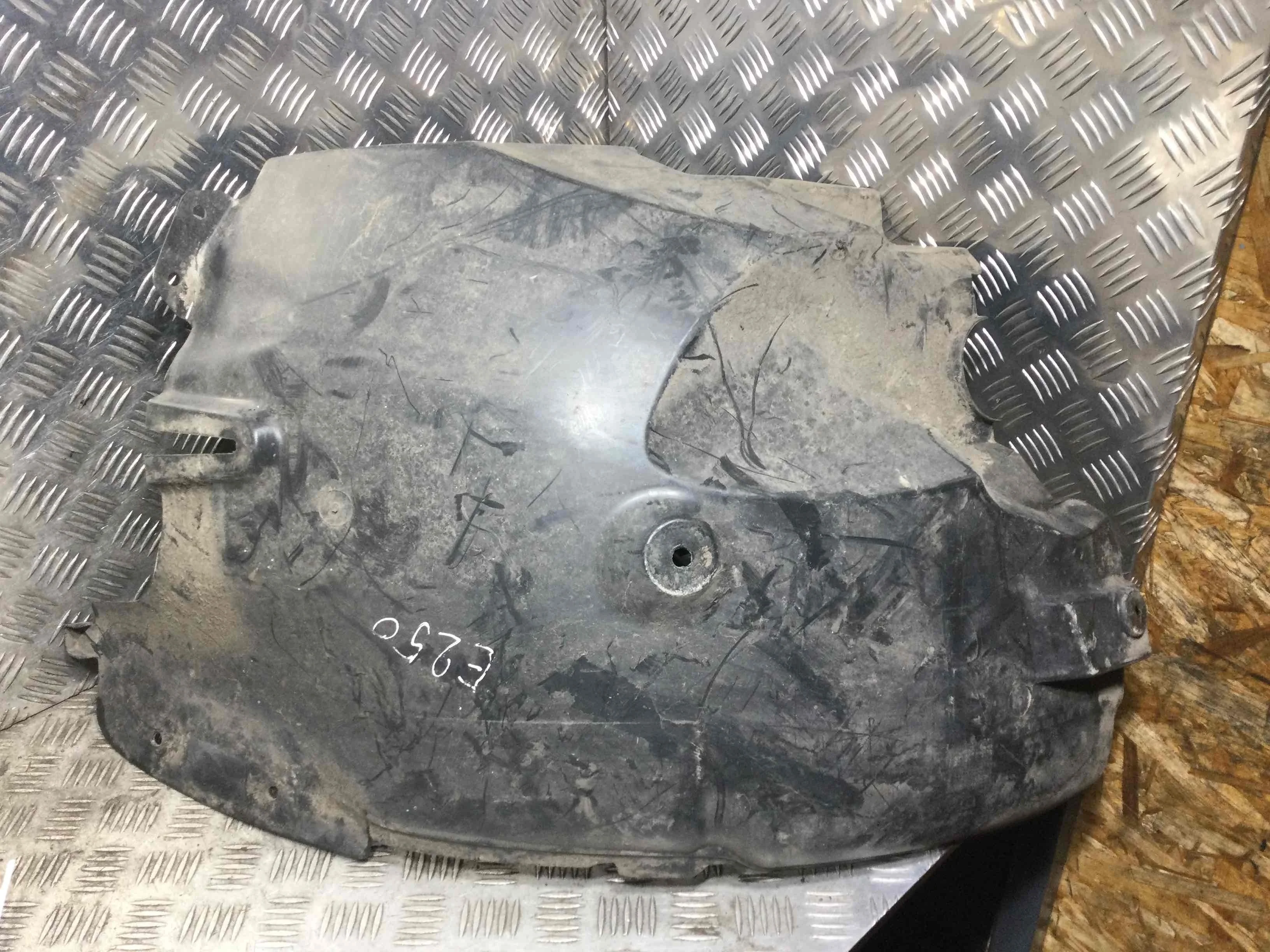 Защита арок передняя правая (подкрылок) Mercedes Sprinter W906 [рестайлинг] (2013-2018) дизель 2.2 CDI Механика Микроавтобус