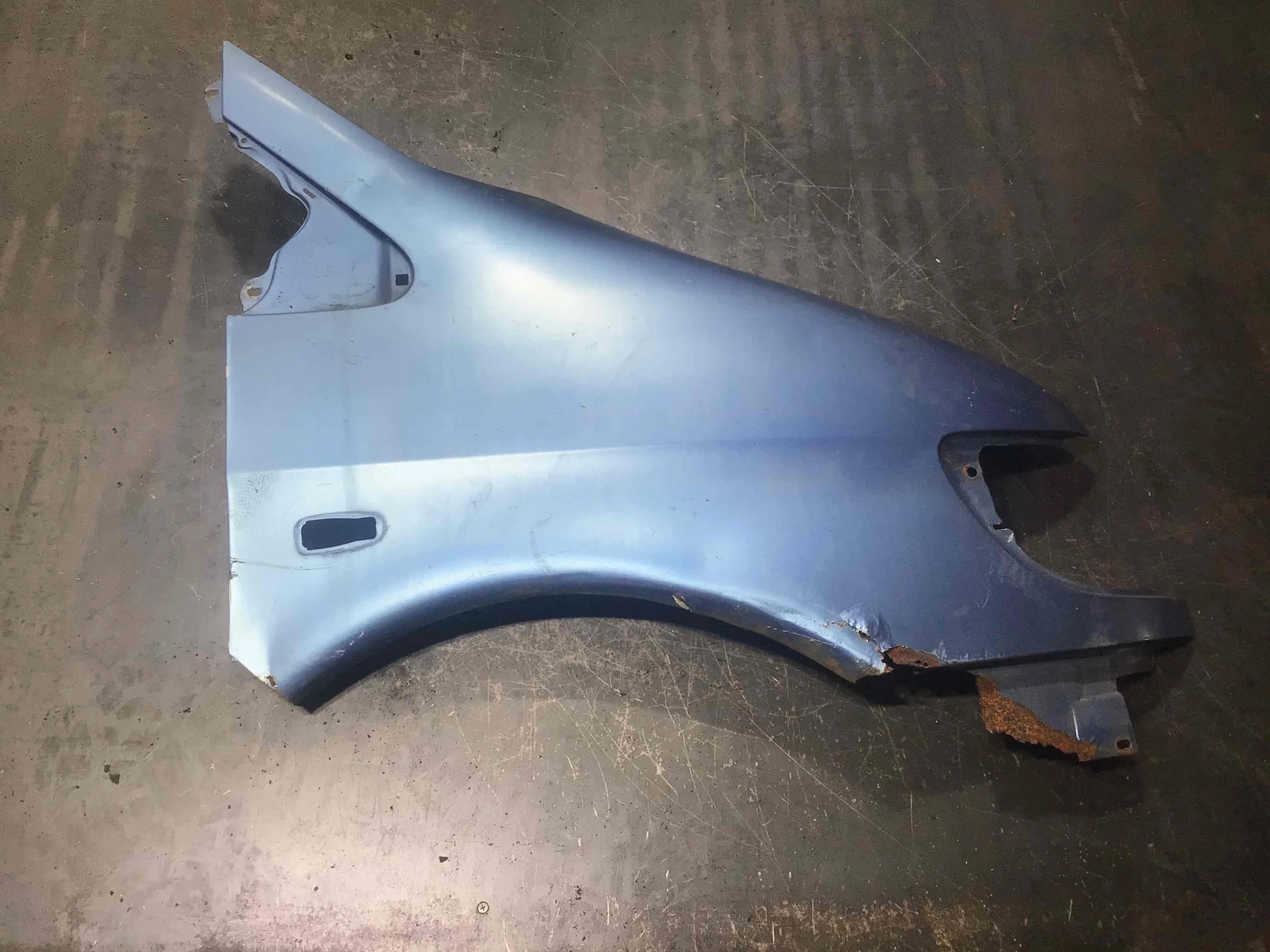 Крыло переднее правое Mercedes Vito W638 (1996-2003) бензин 2.3 i Автомат Микроавтобус