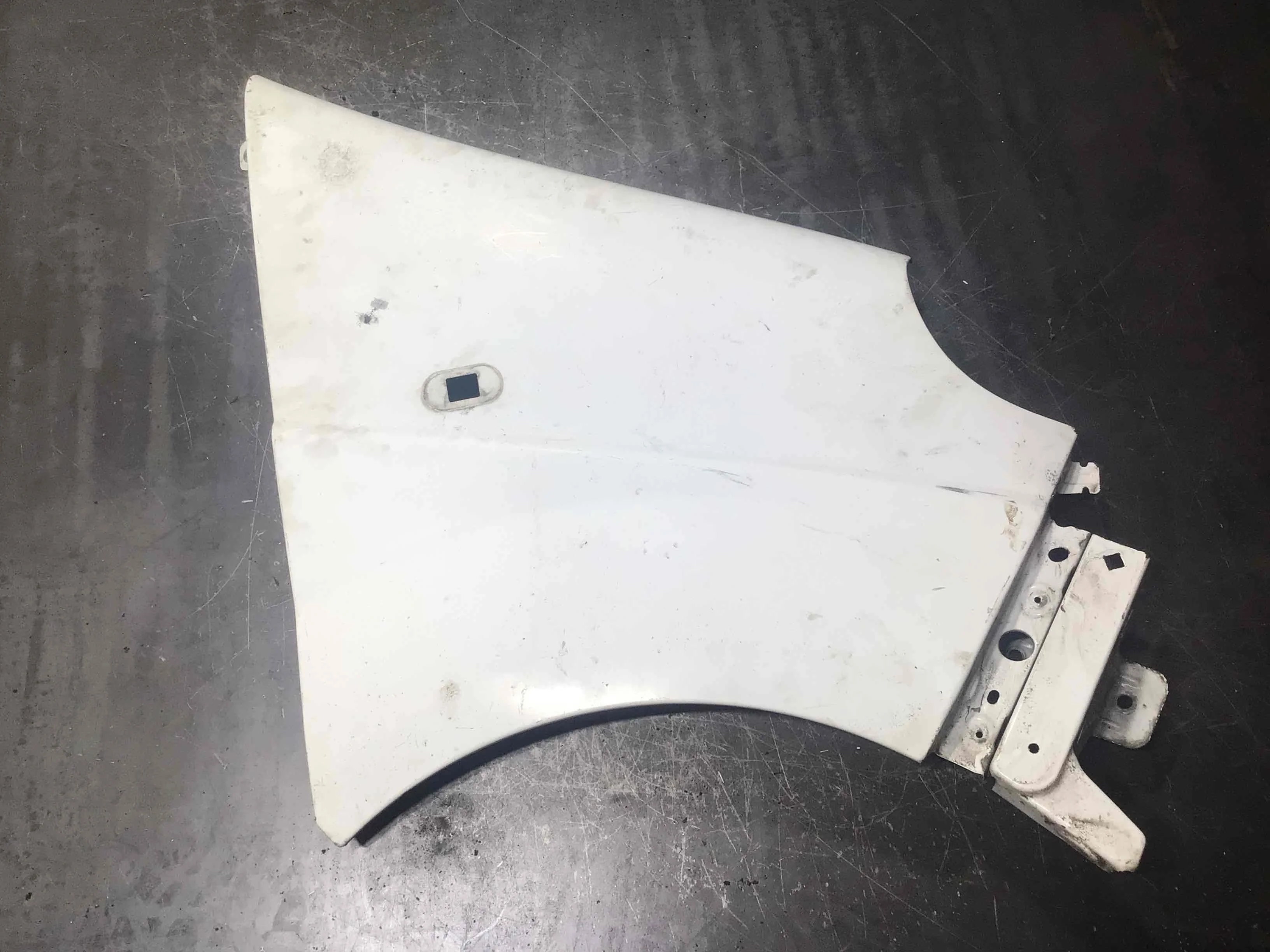 Крыло переднее правое Renault Trafic 2 поколение [рестайлинг] (2006-2014) дизель 2.0 DCI Механика Микроавтобус