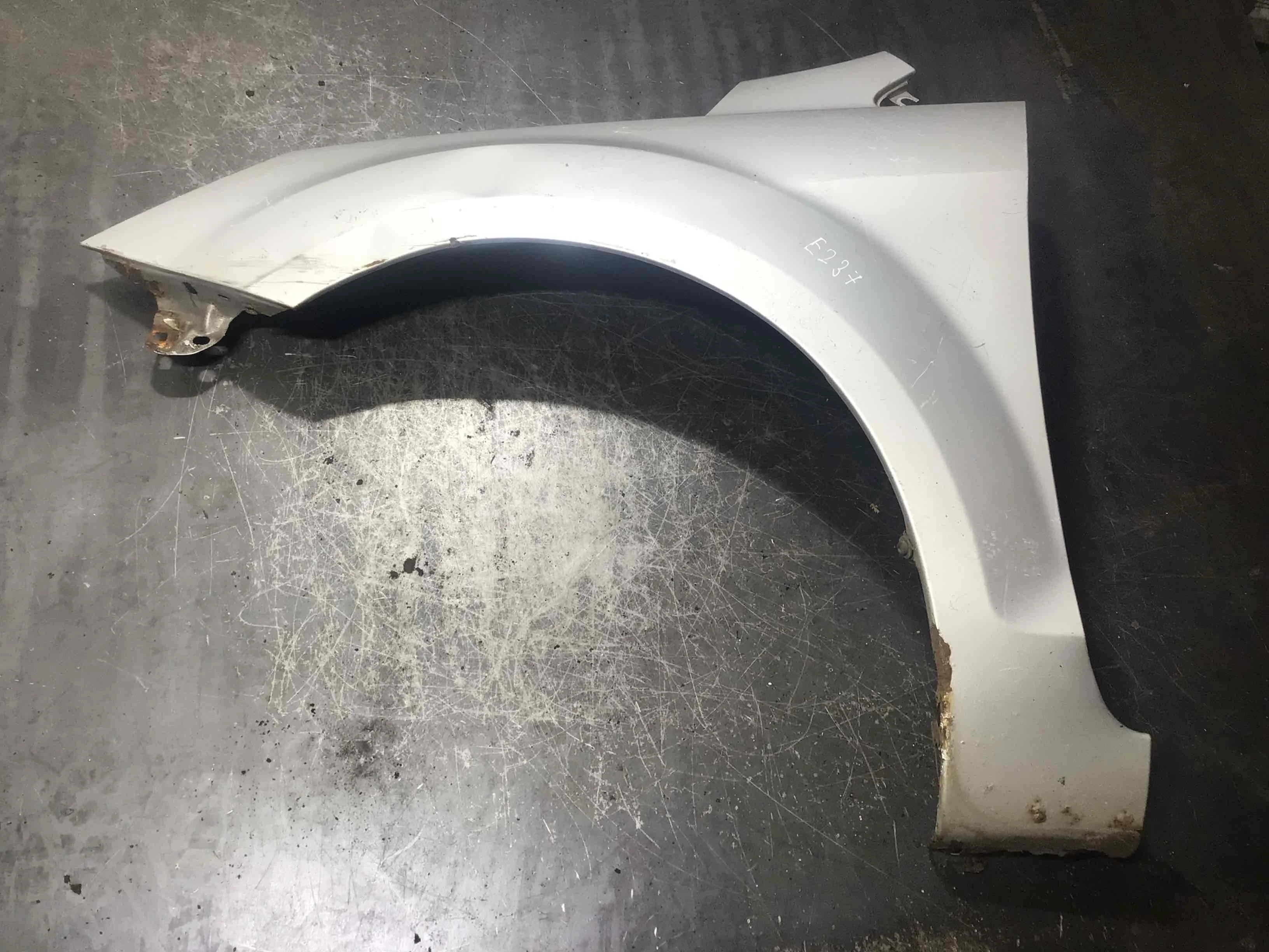 Крыло переднее левое Ford Focus 2 поколение [рестайлинг] (2008-2011) бензин 1.6 i Механика 5-дв, х/б