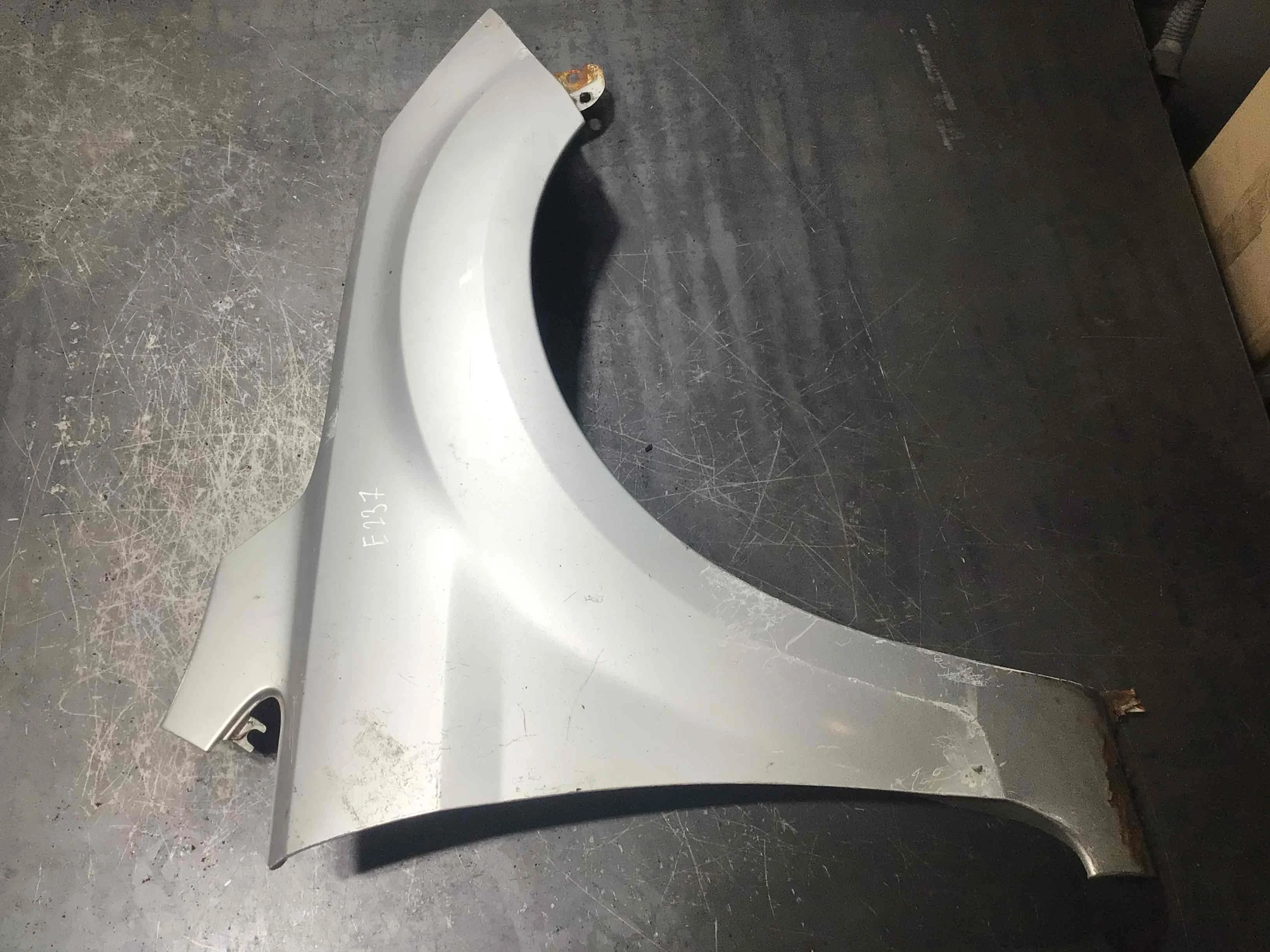 Крыло переднее правое Ford Focus 2 поколение [рестайлинг] (2008-2011) бензин 1.6 i Механика 5-дв, х/б