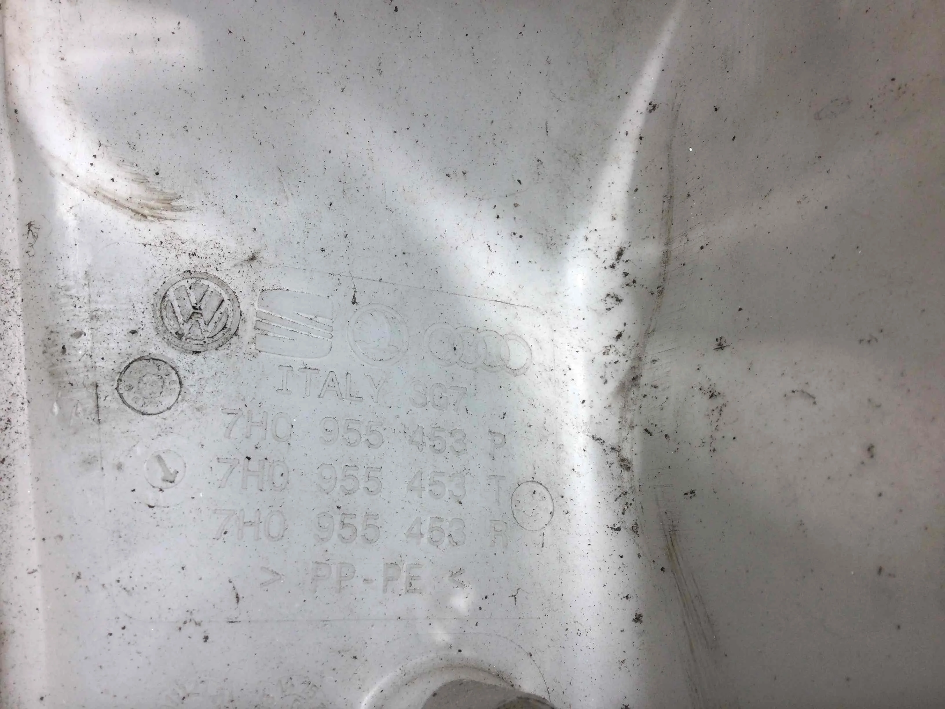 Бачок омывателя Volkswagen Transporter T5 2010 - 2016 дизель 2.0 TDI Механика Микроавтобус