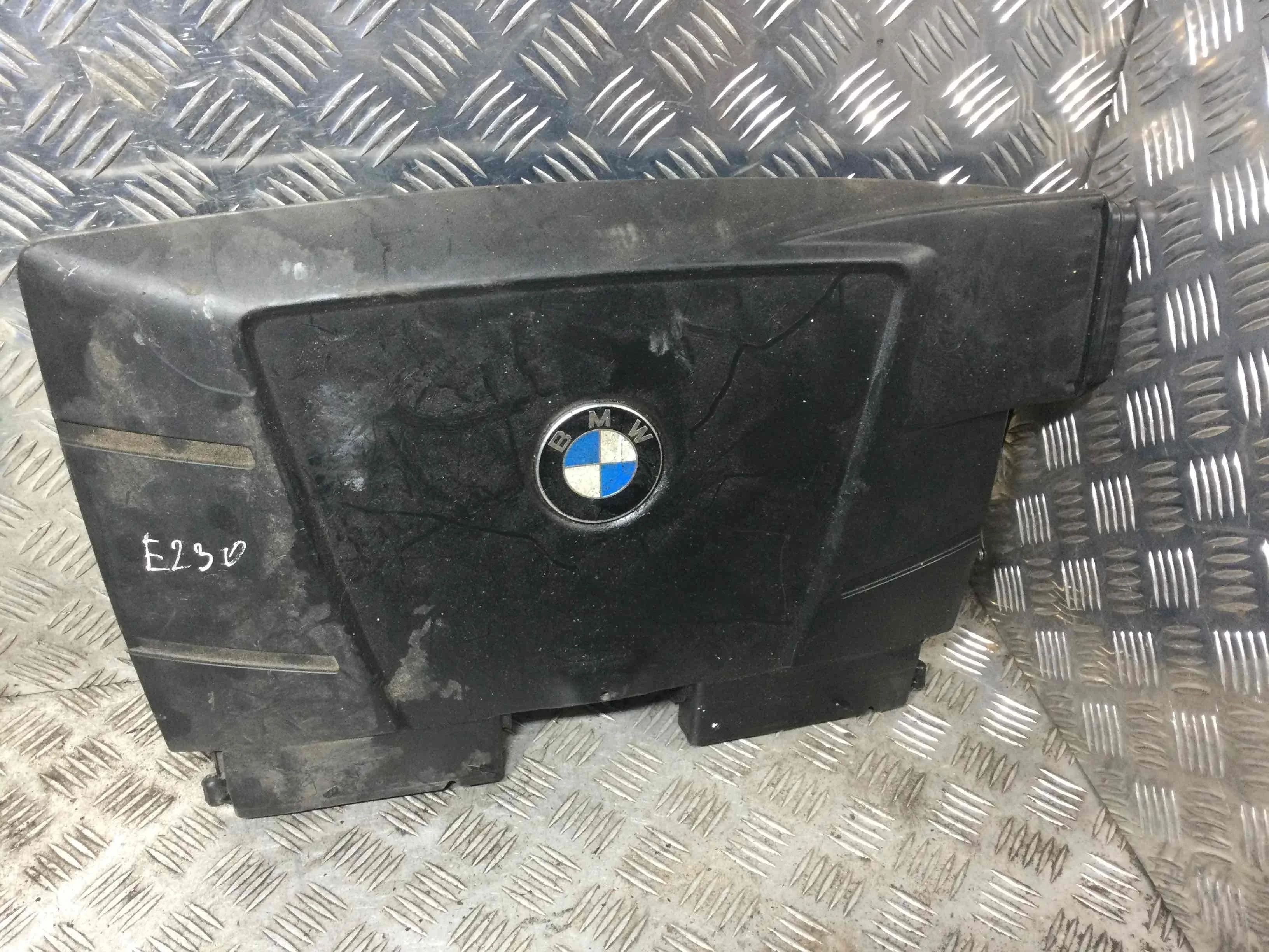 Декоративная крышка двигателя BMW 3-Series 3-Series E90/E91/E92/E93 2005 - 2010 бензин 2.0 i Механика Универсал