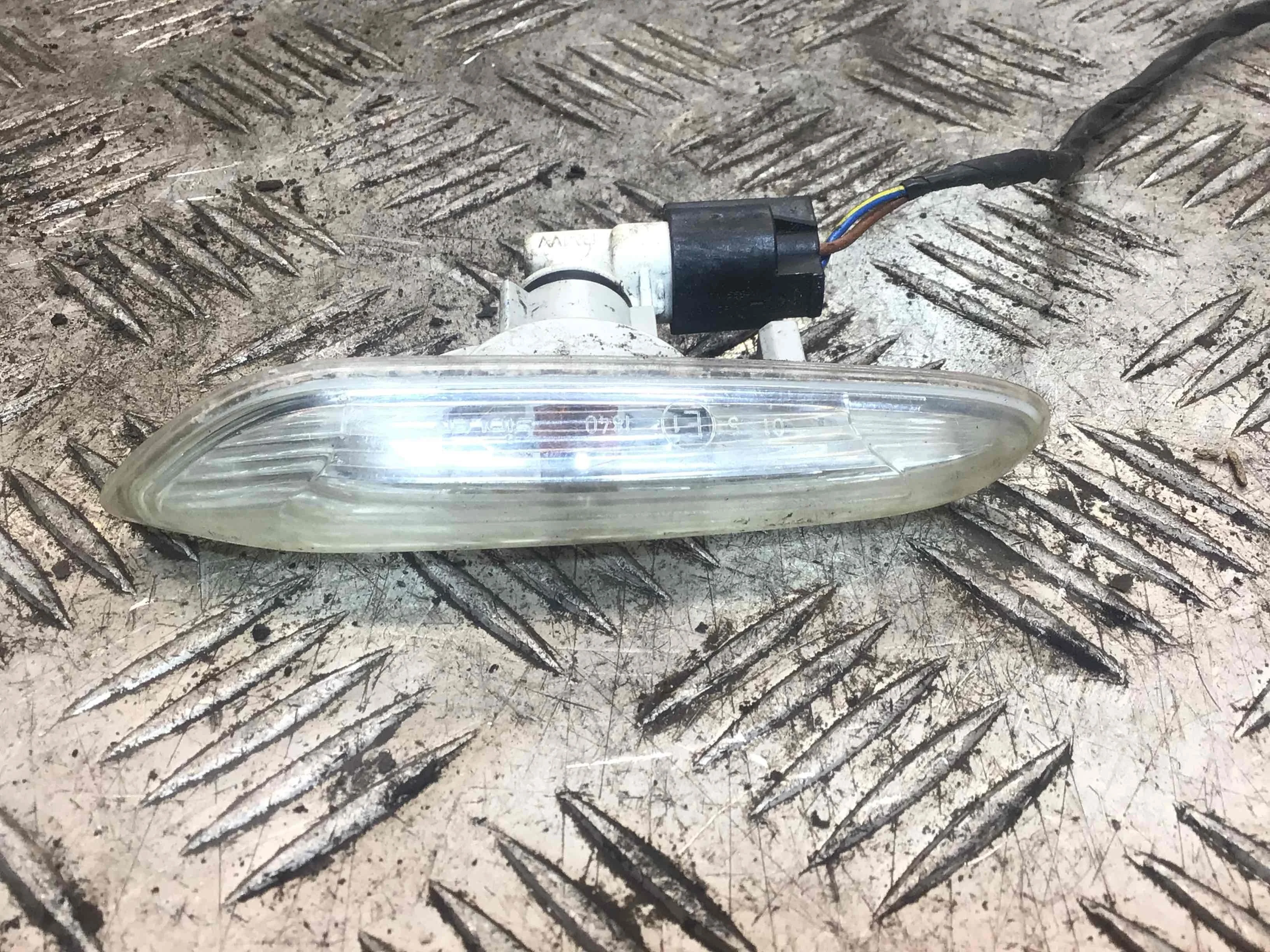 Повторитель передний правый BMW 3-Series 3-Series E90/E91/E92/E93 2005 - 2010 бензин 2.0 i Механика Универсал