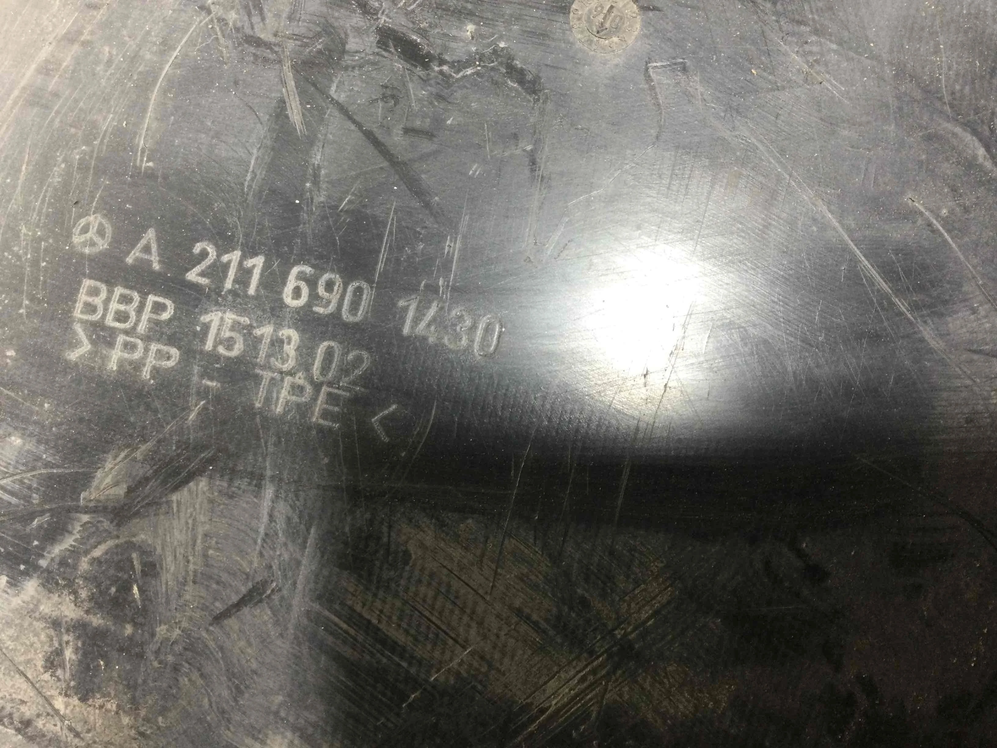 Защита арок передняя правая (подкрылок) Mercedes E-klasse E-klasse (W211) 2002 - 2009 дизель 3.0 CDI Автомат Седан