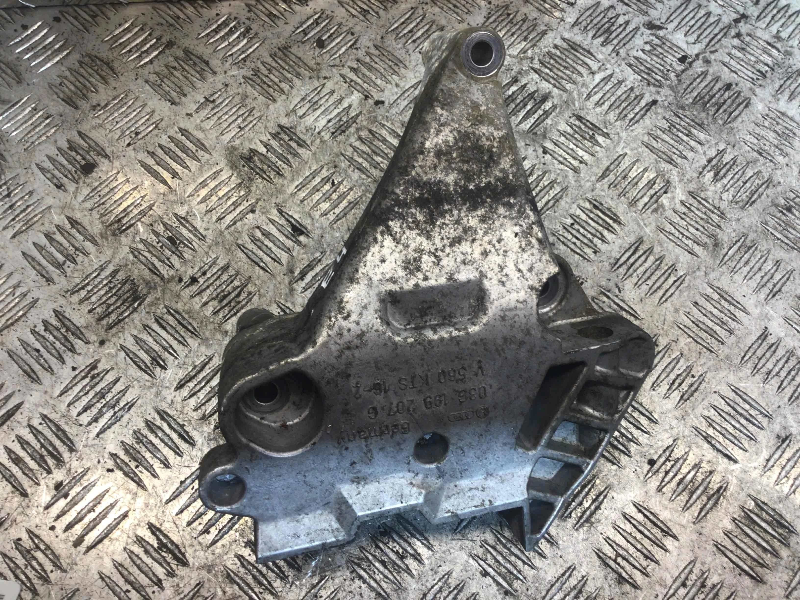 Кронштейн Volkswagen Golf 5 поколение (2004-2009) дизель 1.9 TDI Механика Х/б