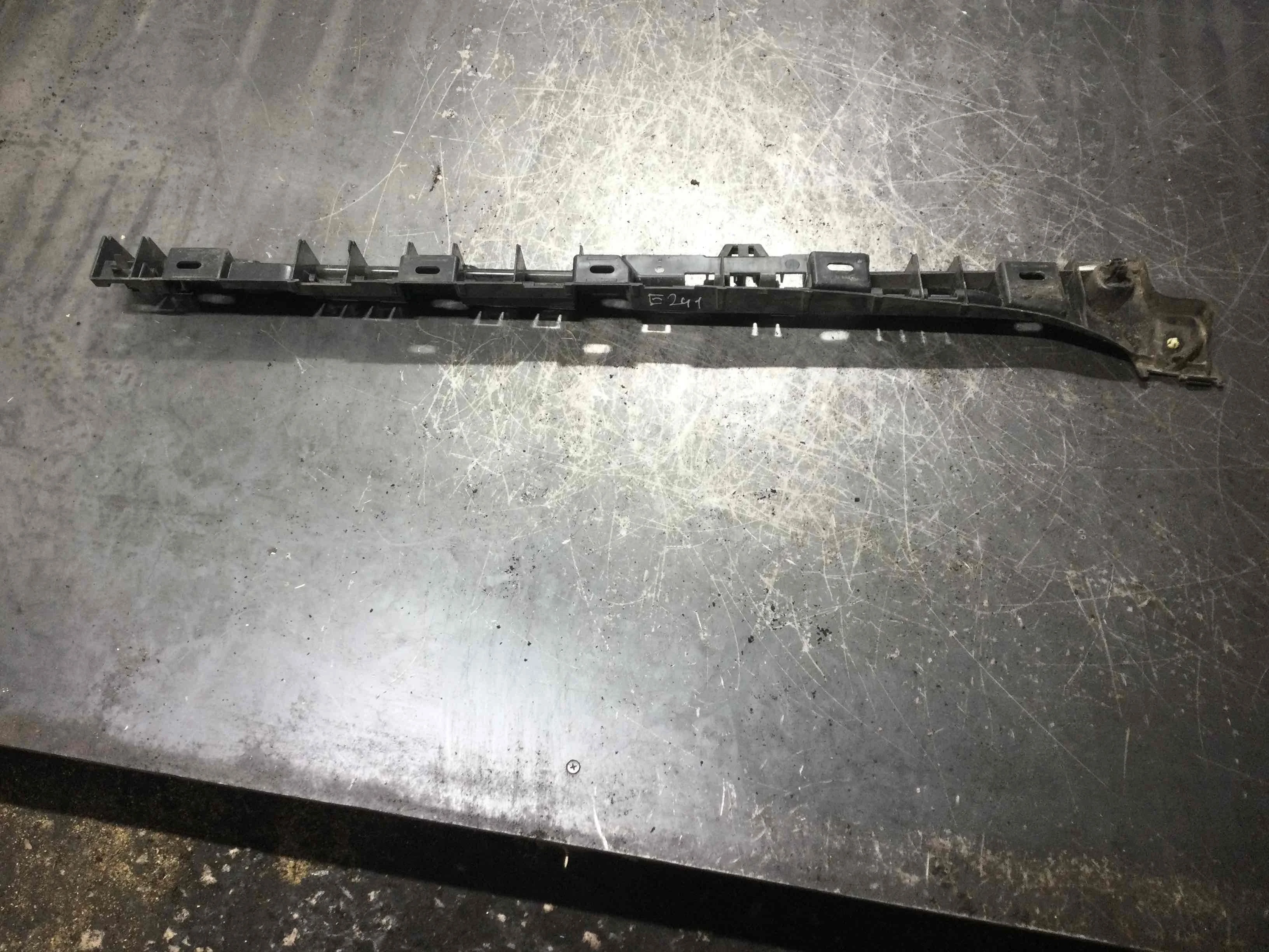 Кронштейн крепления порога Kia Sportage 3 поколение (2010-2014) дизель 1.7 CRD Механика Кроссовер