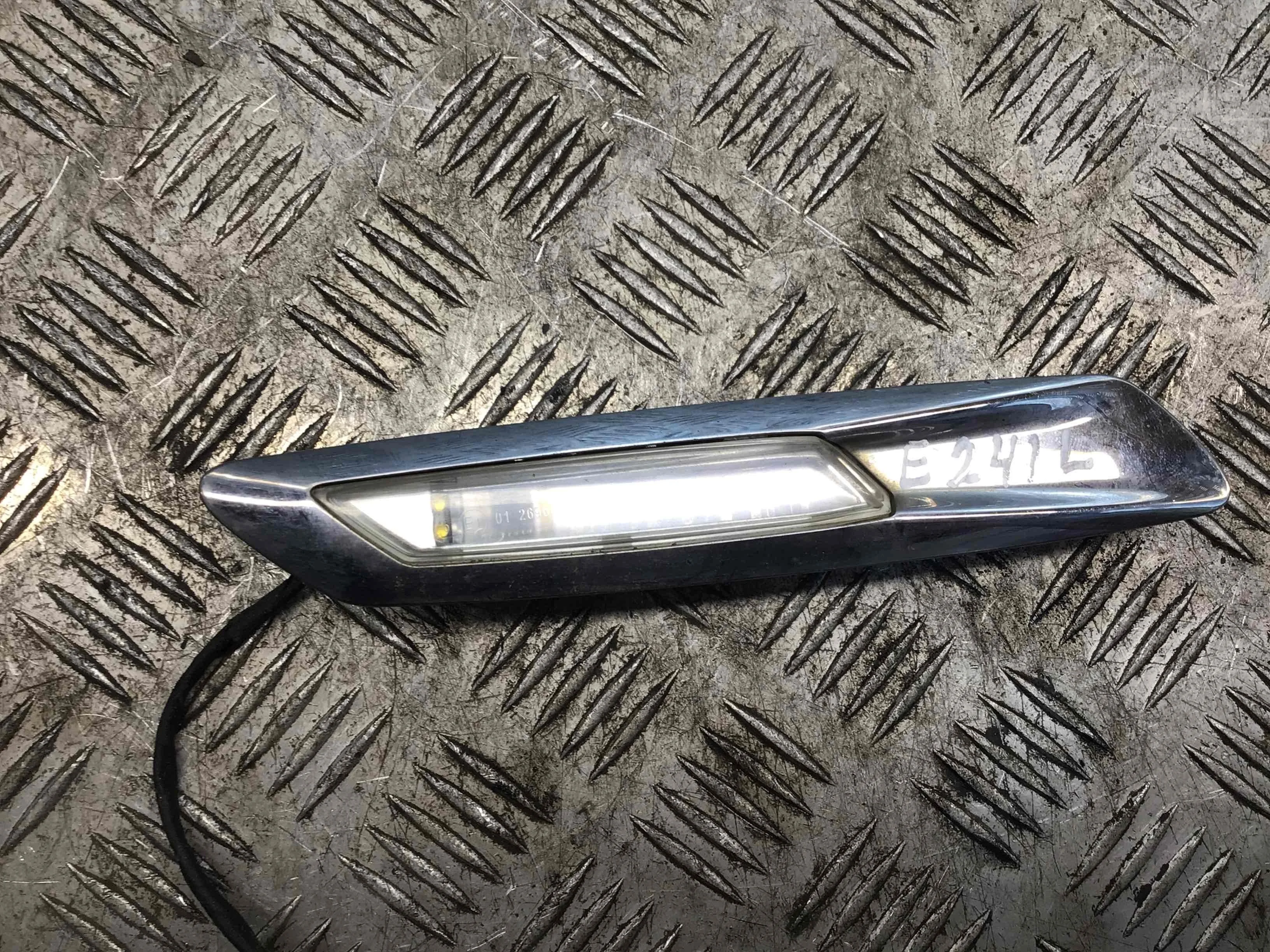 Повторитель передний левый BMW 5-Series F10/F11/GT F07 (2009-2013) бензин 2.0 i Автомат Универсал