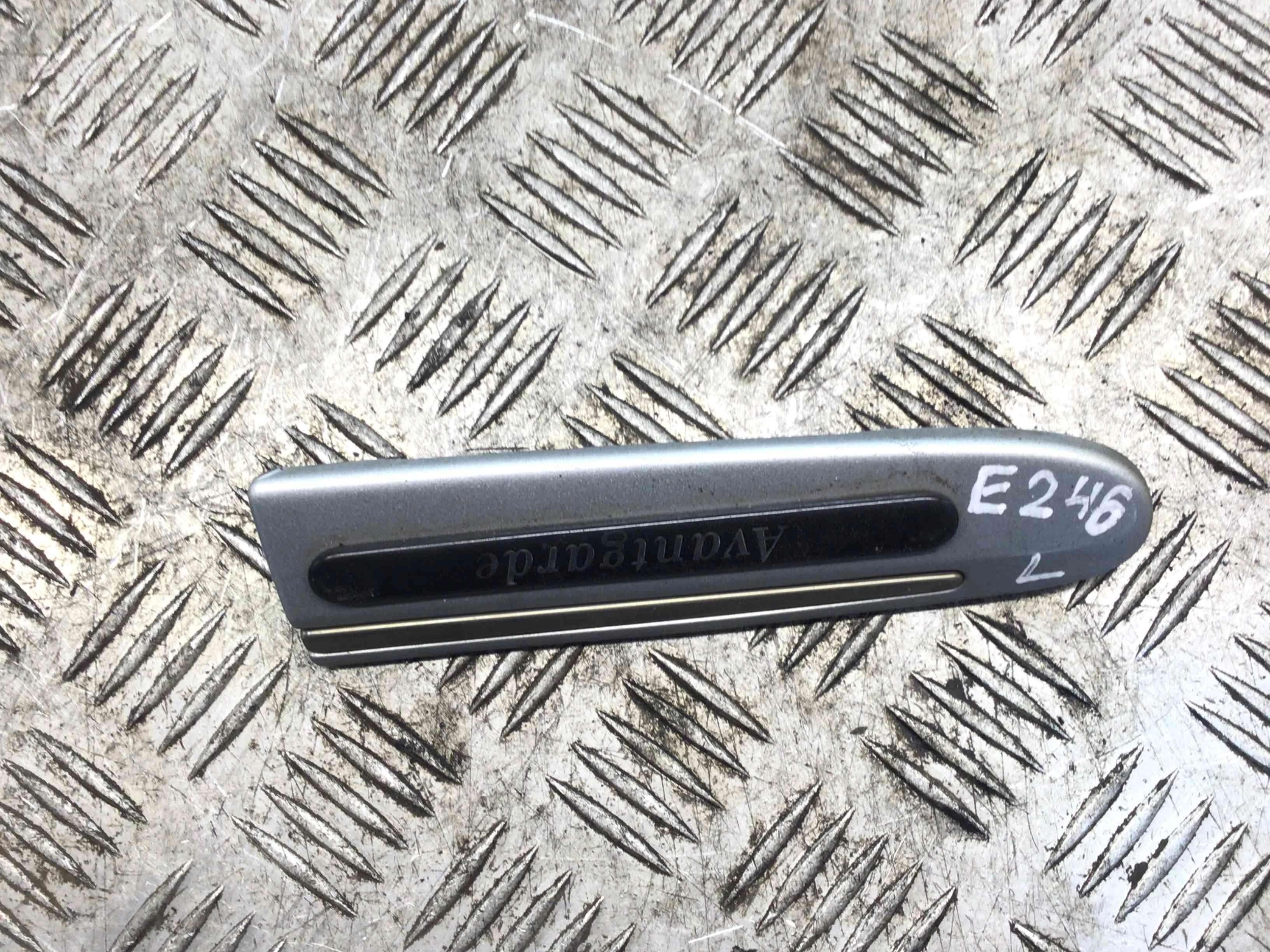 Молдинг крыла переднего левого Mercedes E-klasse E-klasse (W211) 2002 - 2009 дизель 2.2 CDI Автомат Седан