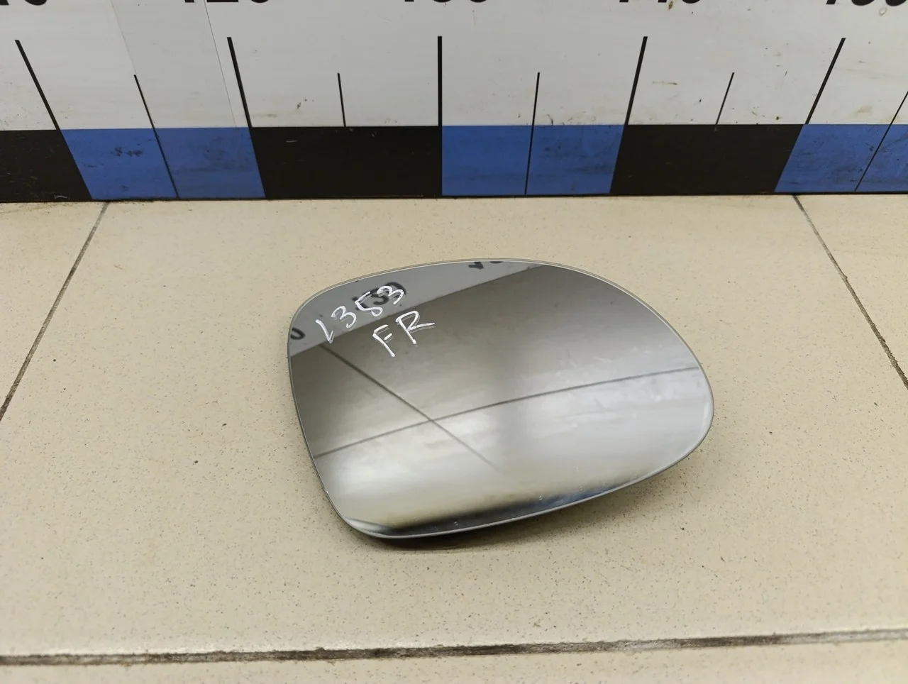 Стекло зеркала правого Yeti 2009>