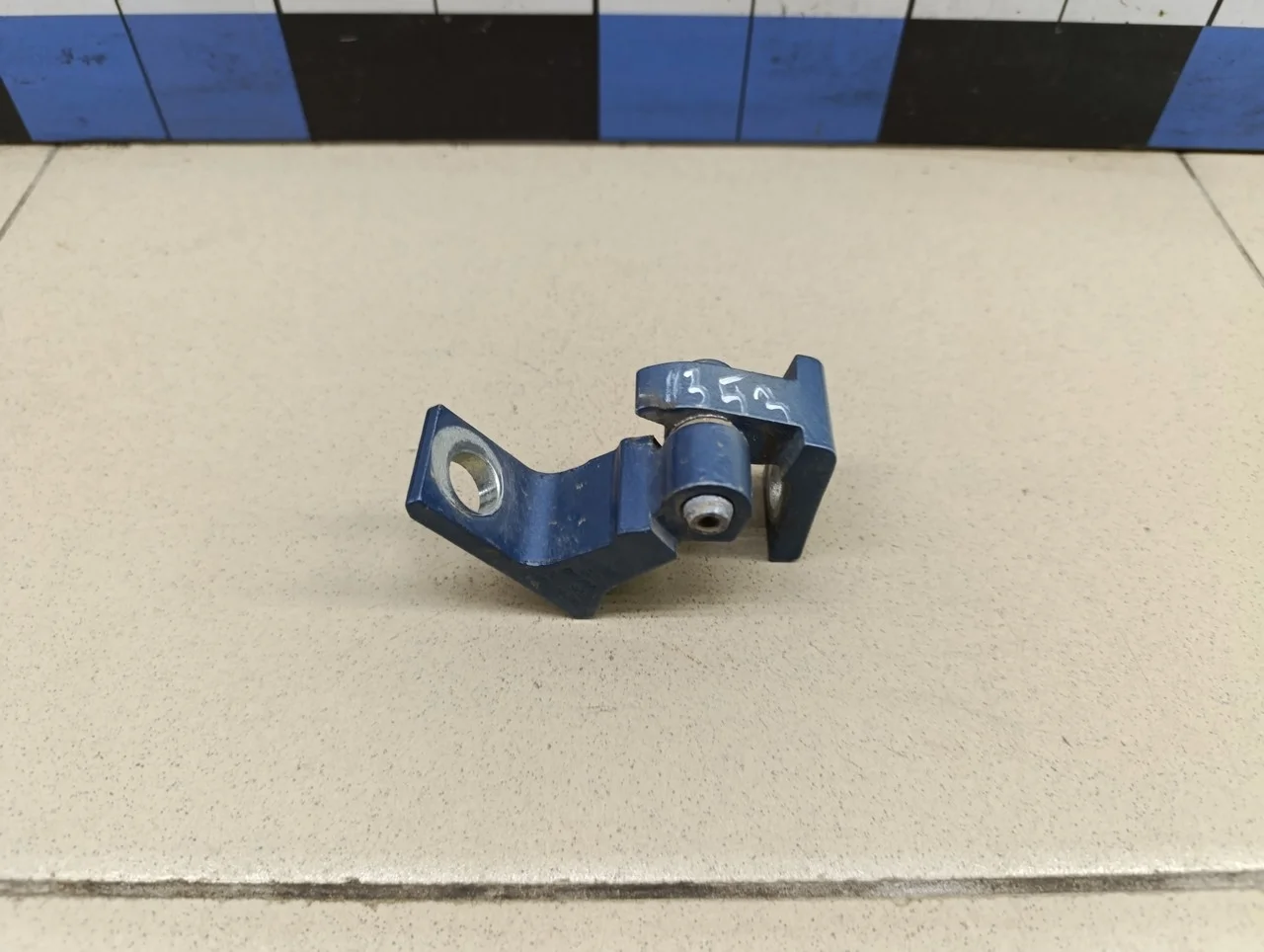 Петля двери Tiguan 2011-2016