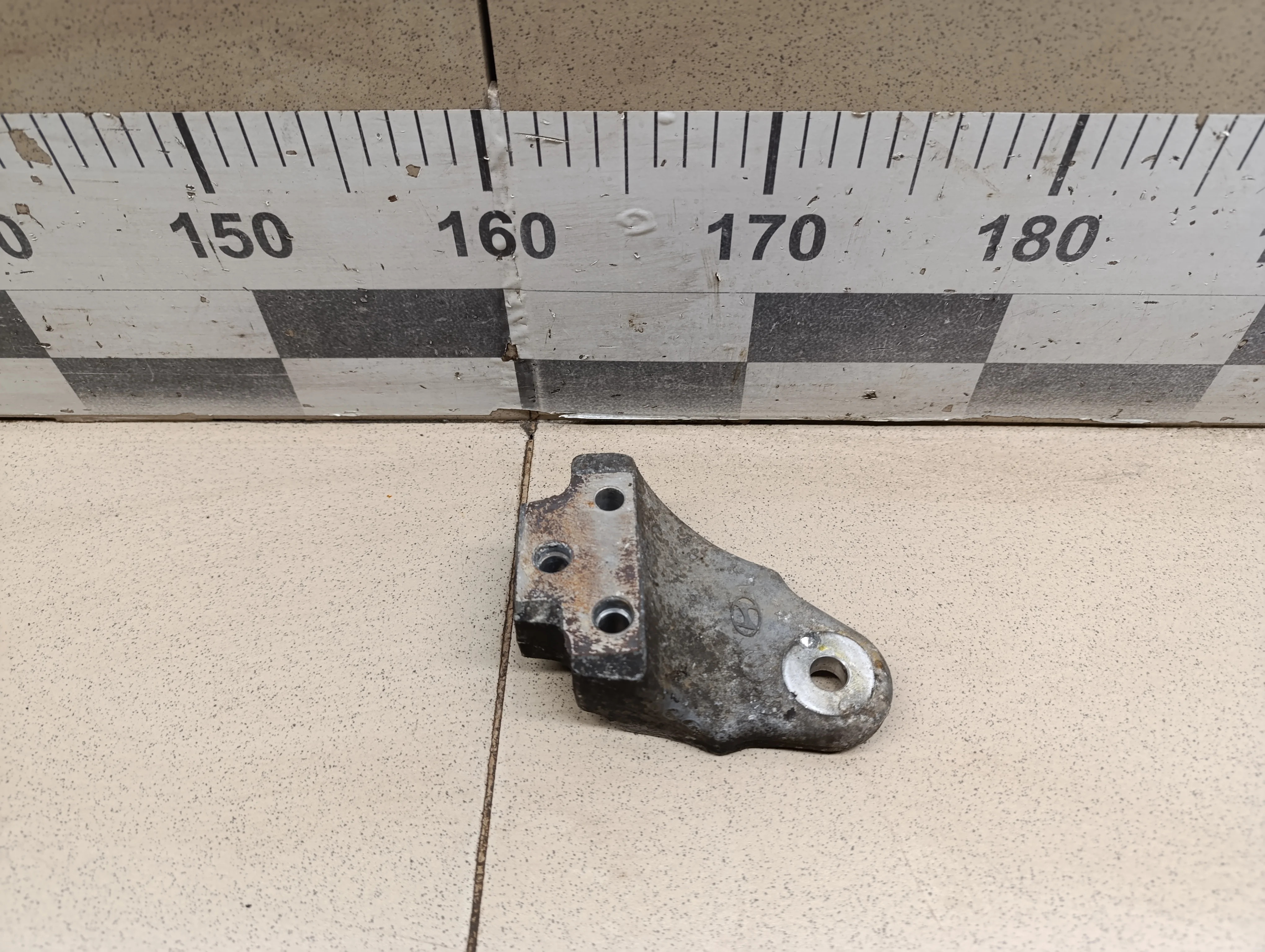 Кронштейн двигателя правый Getz 2002-2010