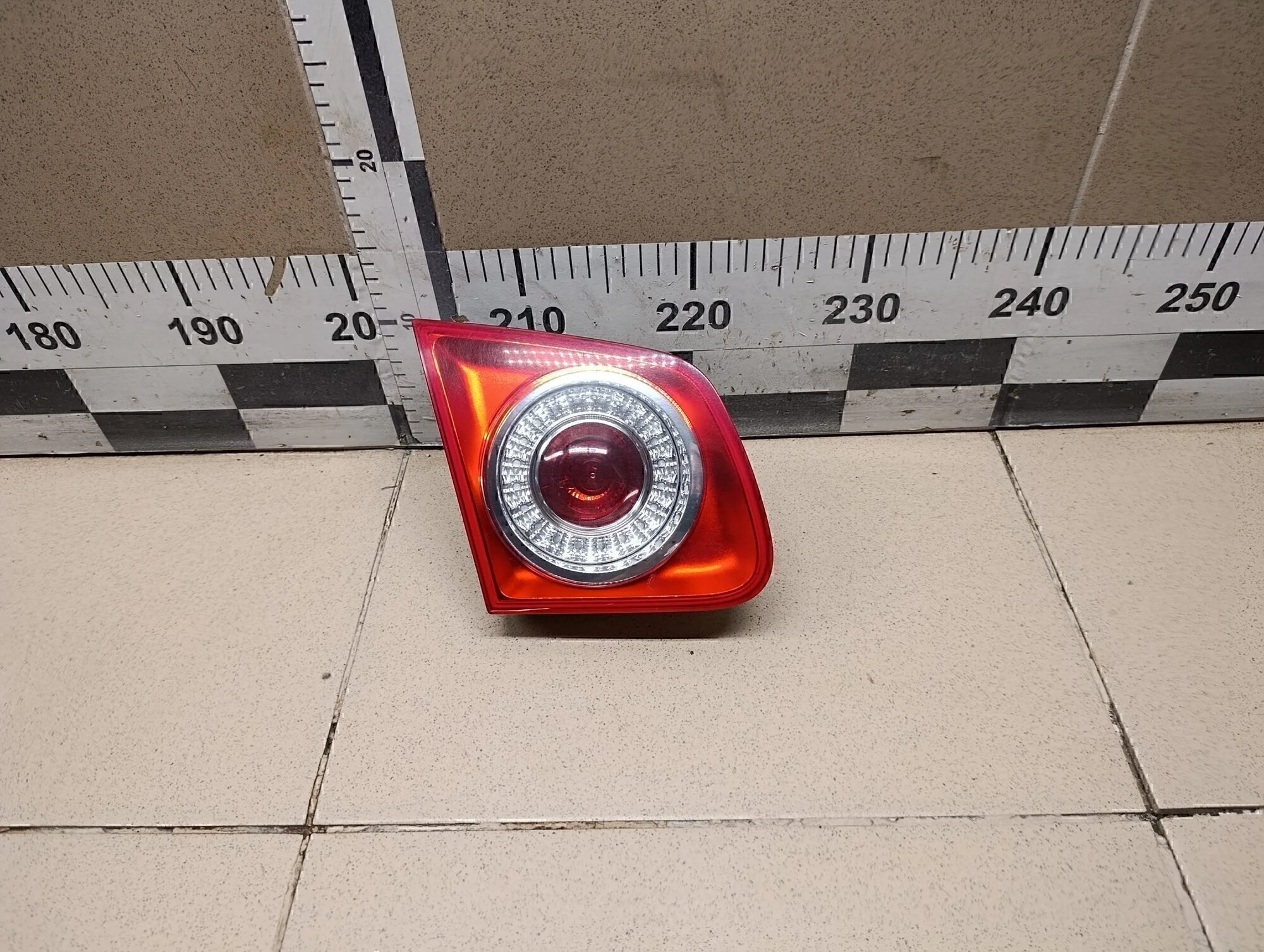 Фонарь задний внутренний левый Jetta 2006-2011