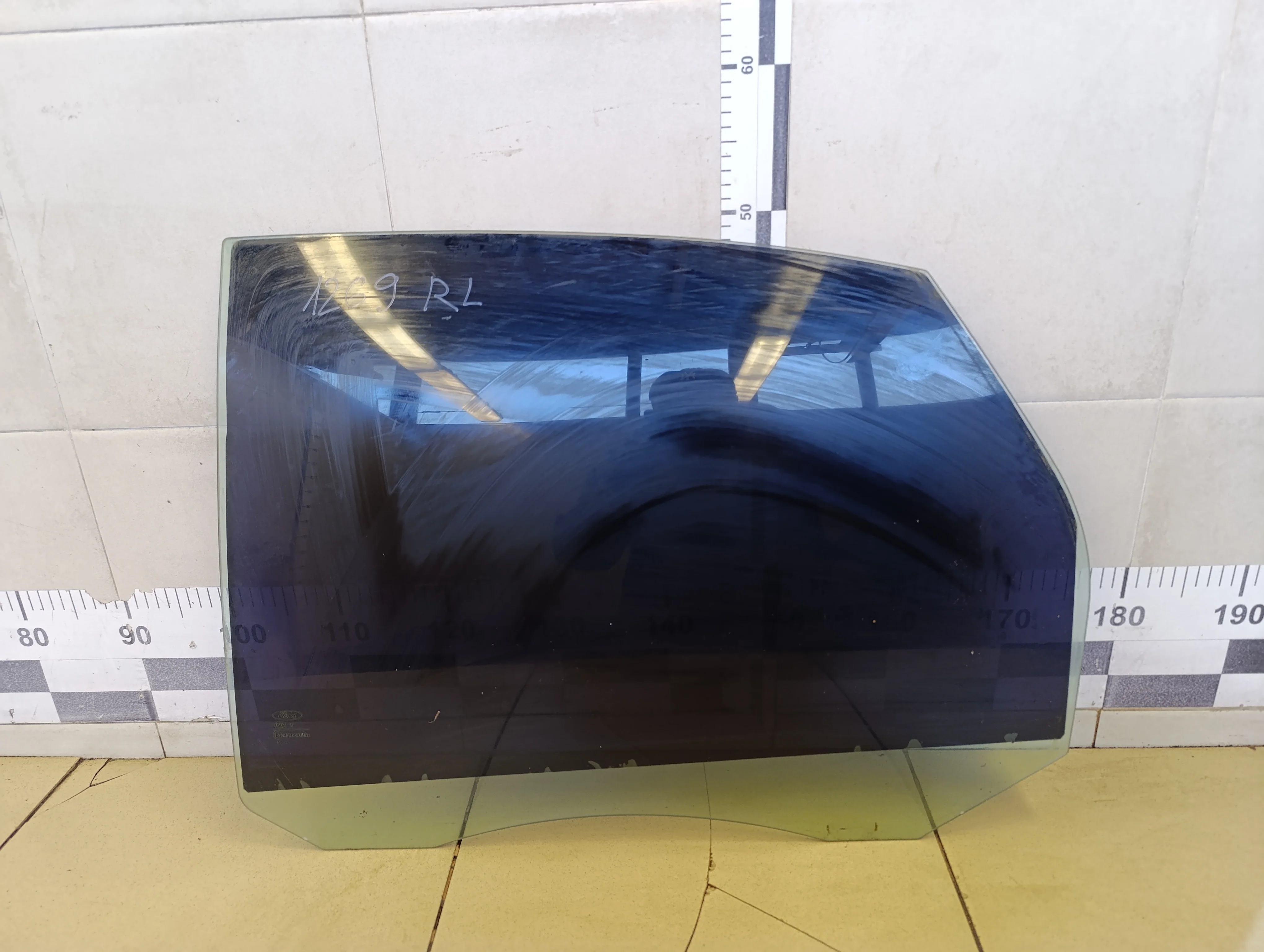 Стекло двери задней левой Focus II 2005-2008