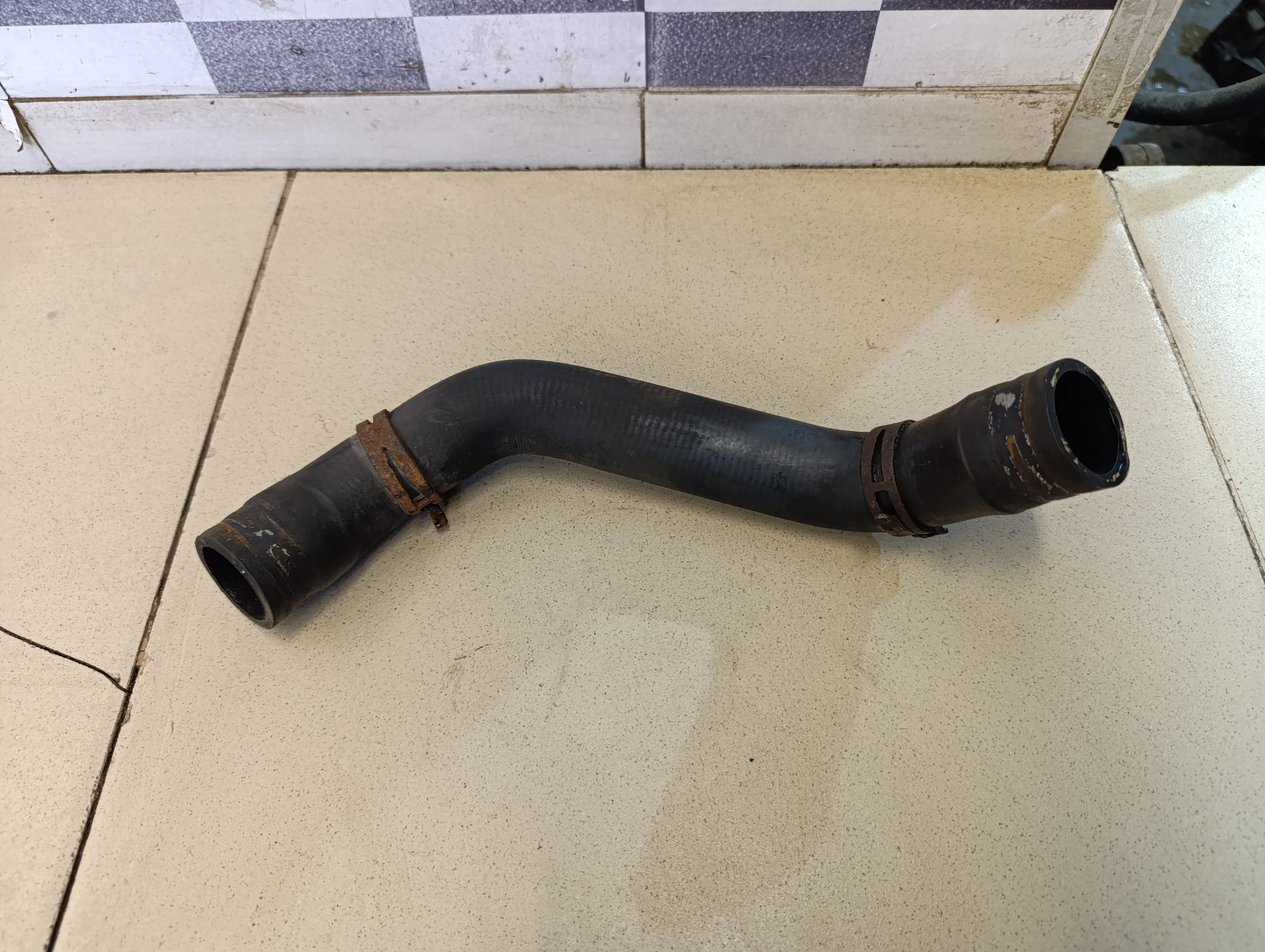 Патрубок радиатора Transporter T5 2003-2015