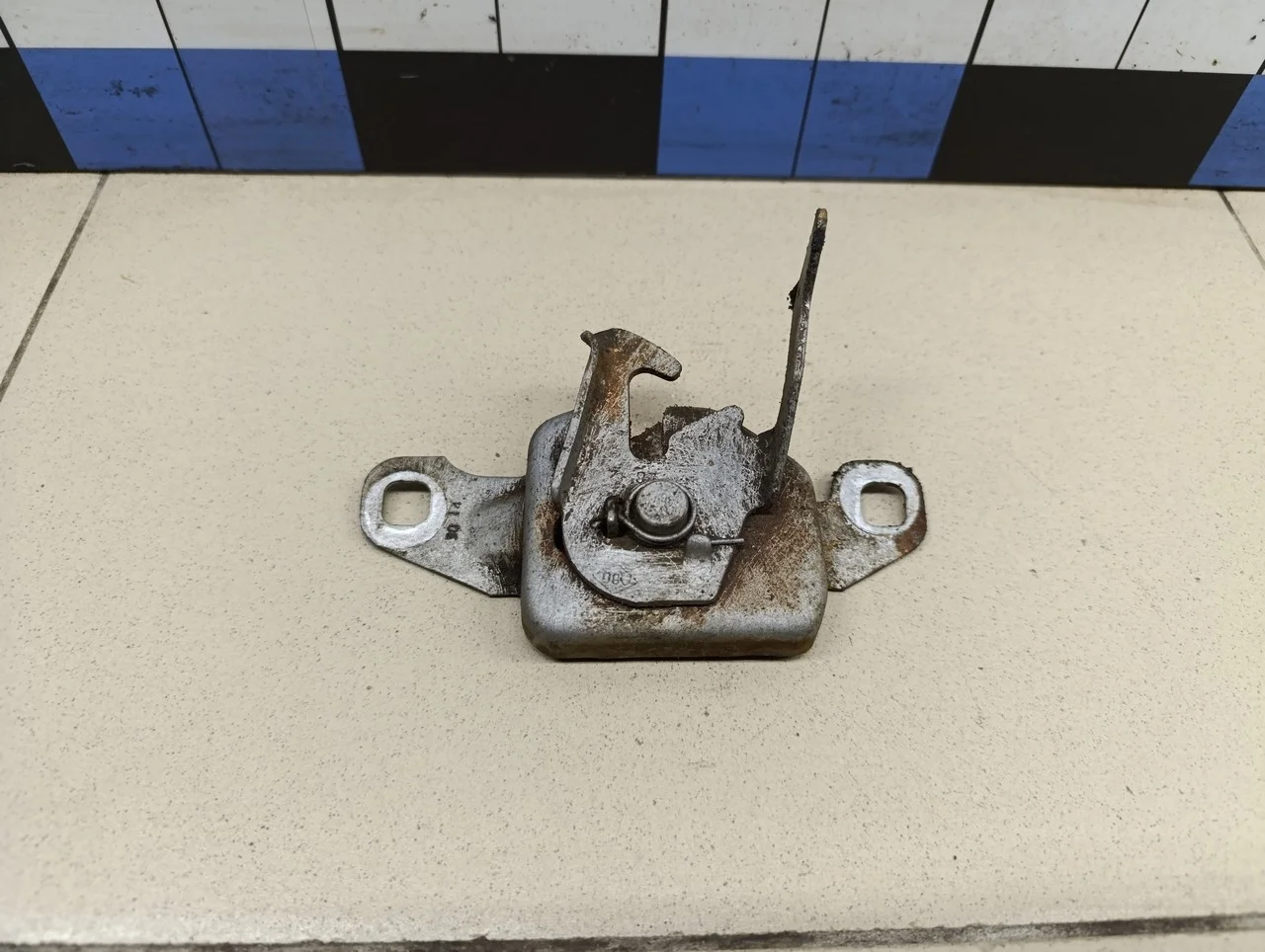 Замок капота Logan 2005-2014