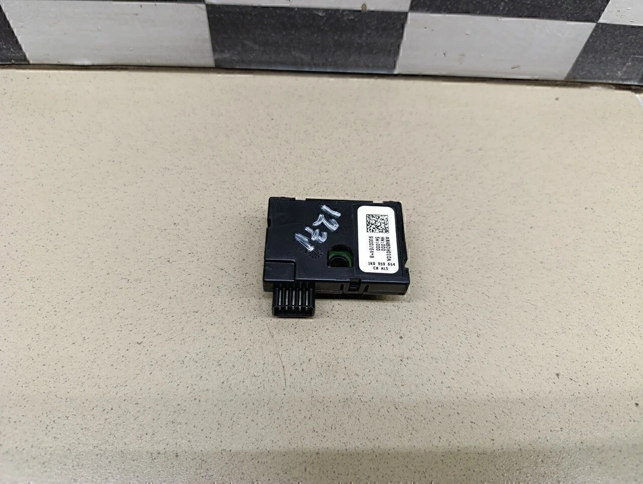 Датчик угла поворота рулевого колеса Tiguan 2007-2011