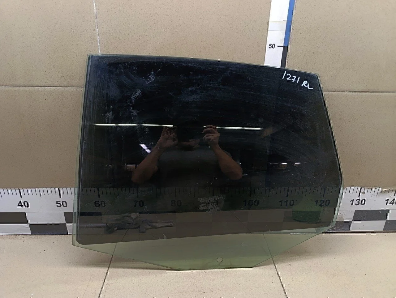 Стекло двери задней левой Jetta 2006-2011