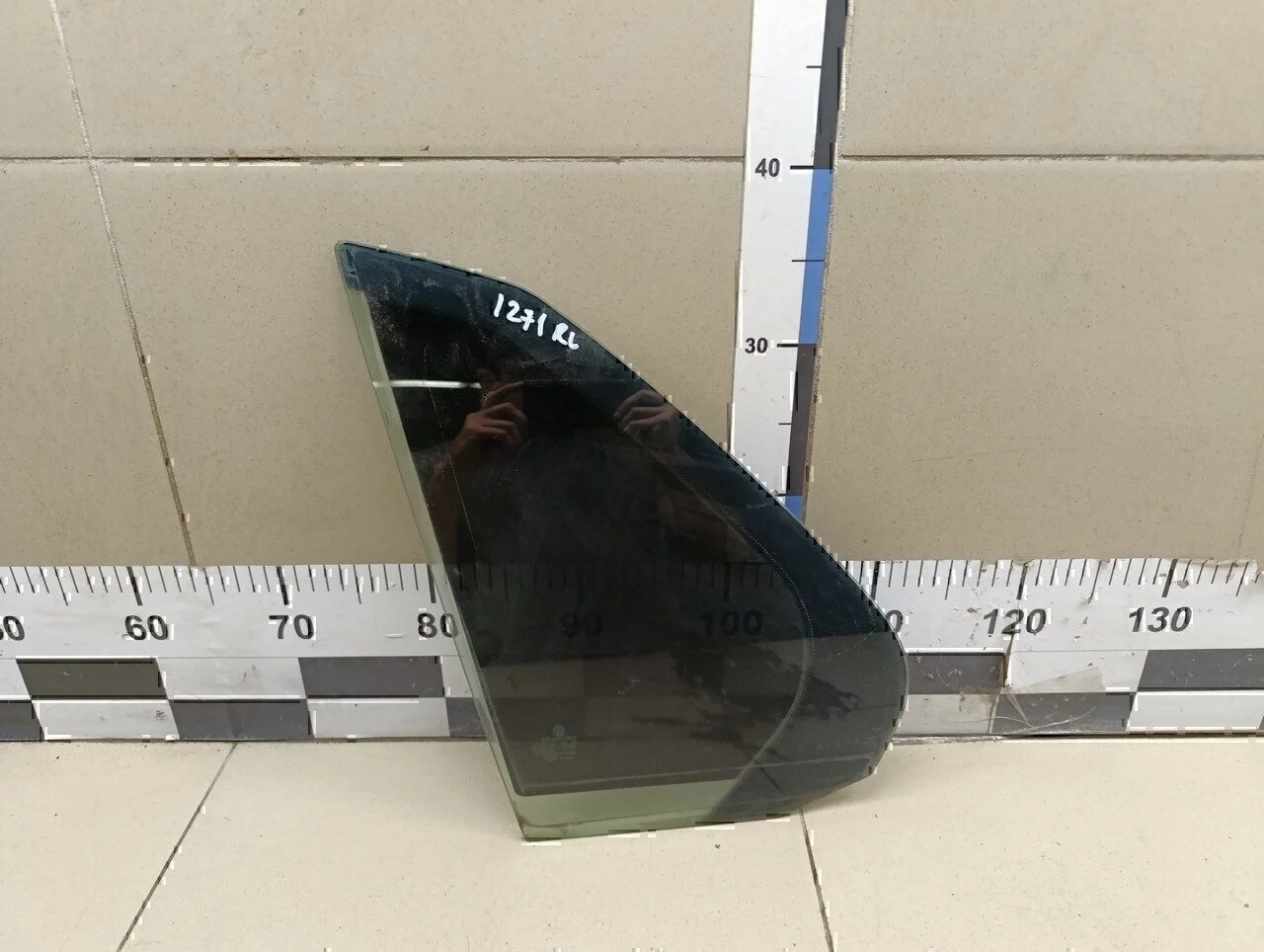 Стекло двери задней левой (форточка) Jetta 2006-2011