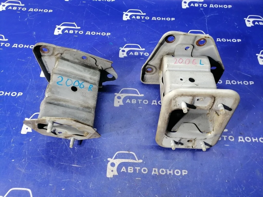кронштейн усилителя бампера NISSAN TIIDA SC11 HR15DE F 75114ED000, 75115ED000