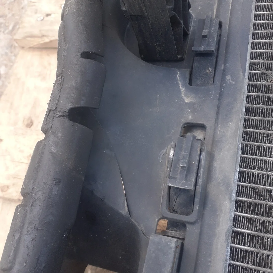 Радиатор охлаждения двигателя Б/У Б/У