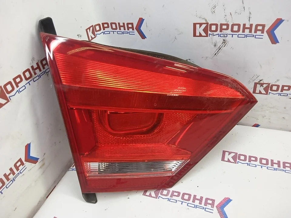Фонарь внутренний Volkswagen Passat 561945094C B7 задний левый Б/У Мелкие потёртости