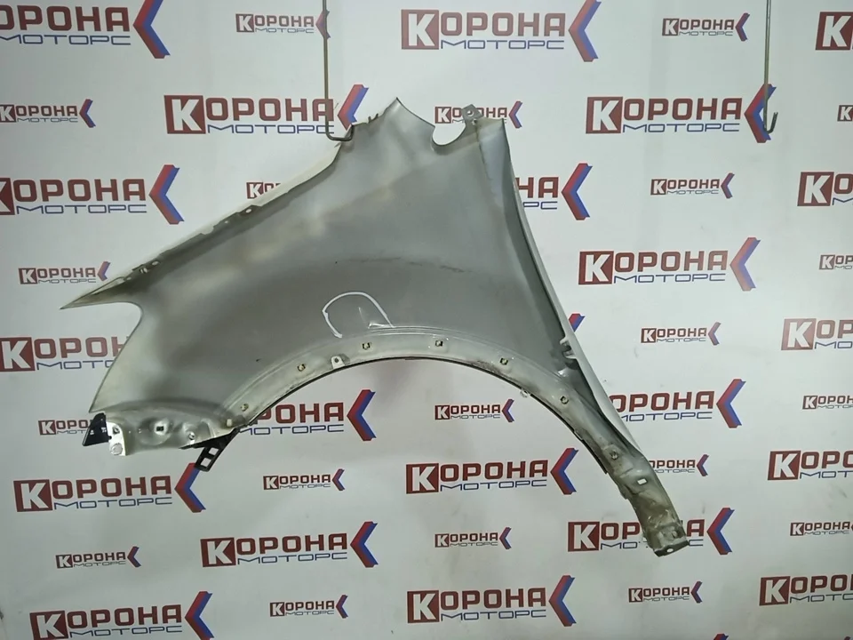 Крыло переднее правое Б/У вмятины царапины