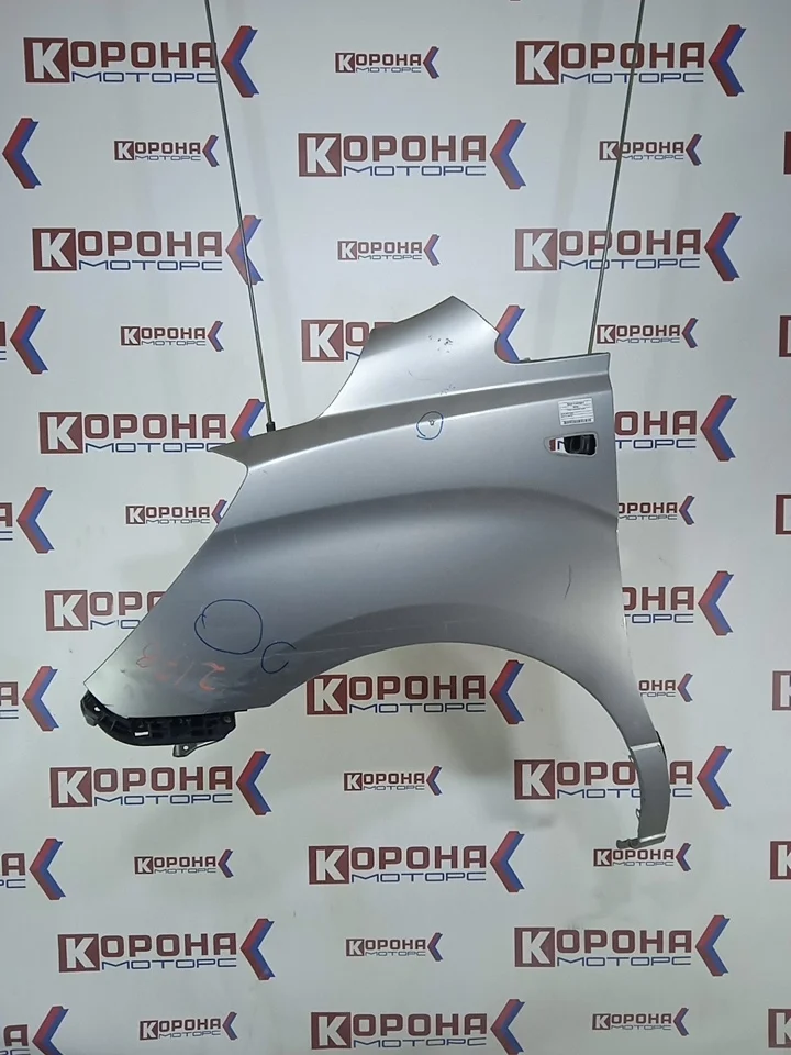 Крыло переднее левое Б/У царапины, вмятины