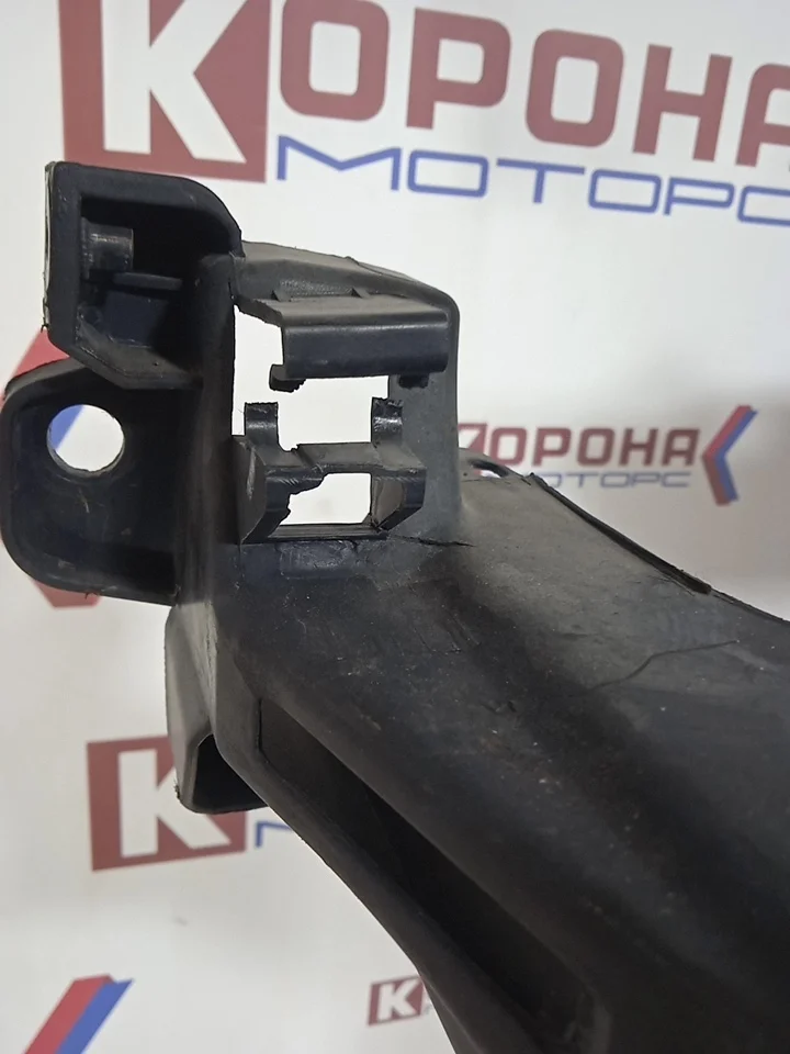 Панель передняя (телевизор ) Hyundai ix35 Б/У Б/У