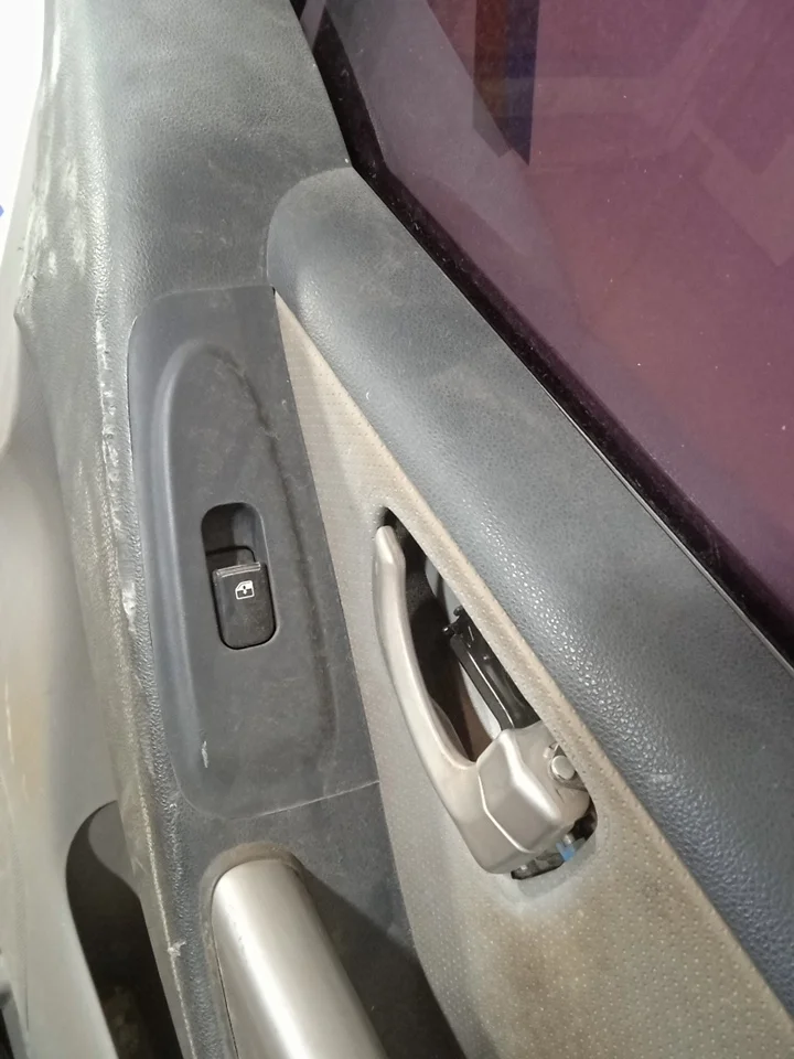 Дверь передняя правая (не под накладки) Б/У Вмятины царапины