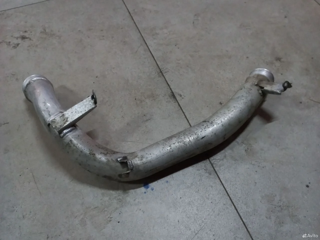 Потрубок интеркулера на volvo xc60, xc70 2,4d